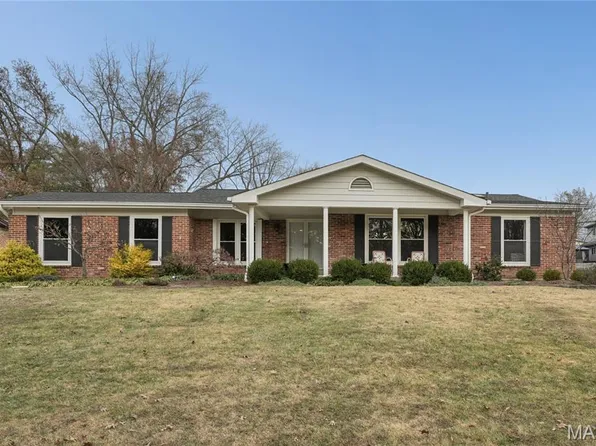 323 Algonquin Dr, Ballwin, MO 63011