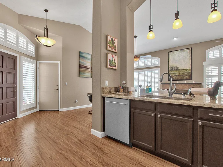 1138 E Amberwood Dr — Photo 11