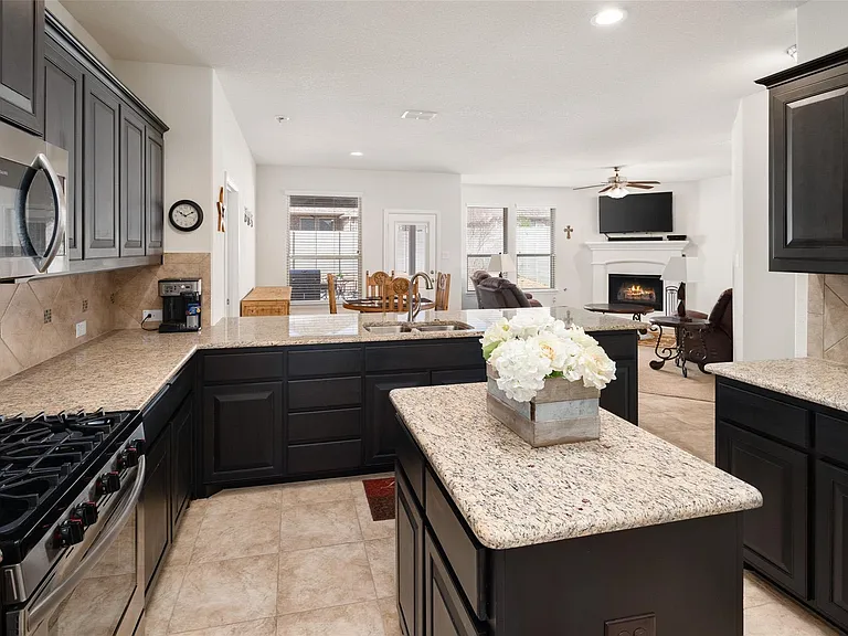 1309 Canary Ln — Photo 5