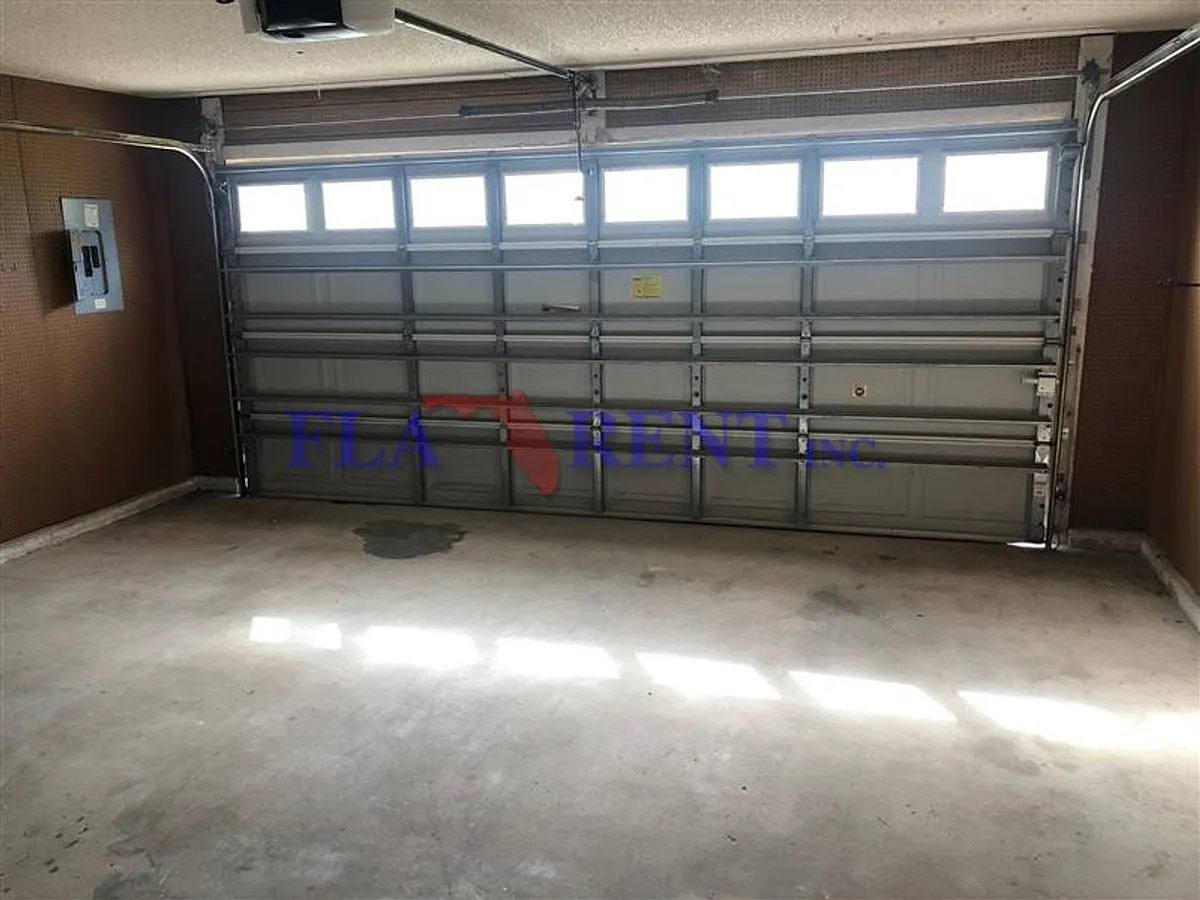 Building Photo - 2820 Beckwith St