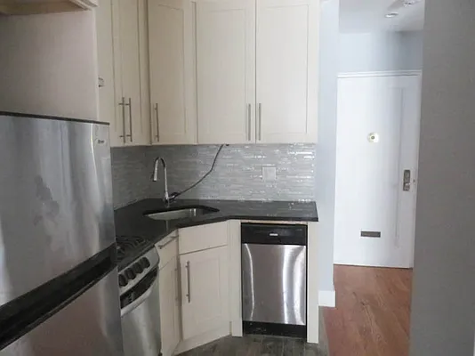 Rented by Bohemia Realty Group | media 61