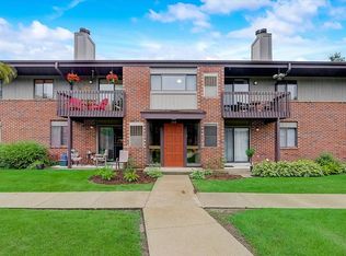 358 Park Hill Dr, Pewaukee, WI 53072