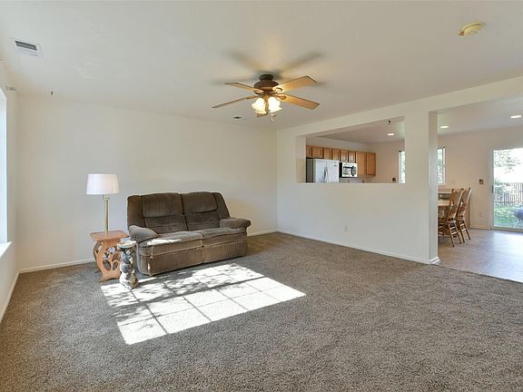 5th image of 1245 Finch Ave