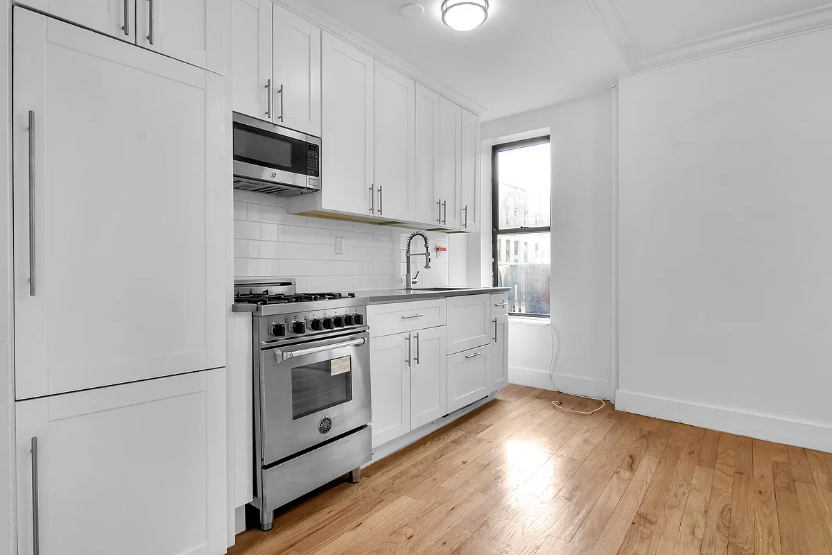 Building Photo - 335 E 65th St #14