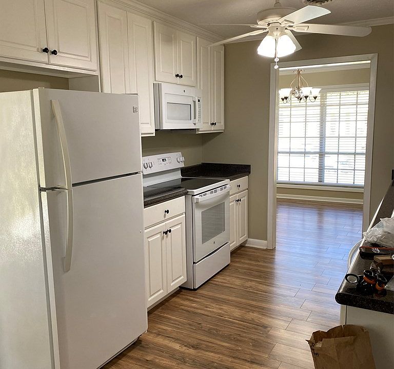 2nd image of 208 Katherine Dr