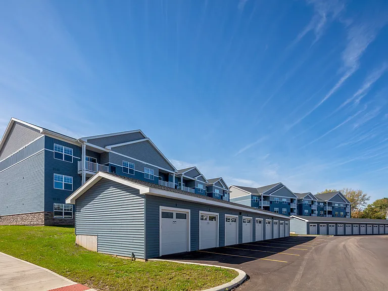 Loso Lakeside Apartments — Photo 8