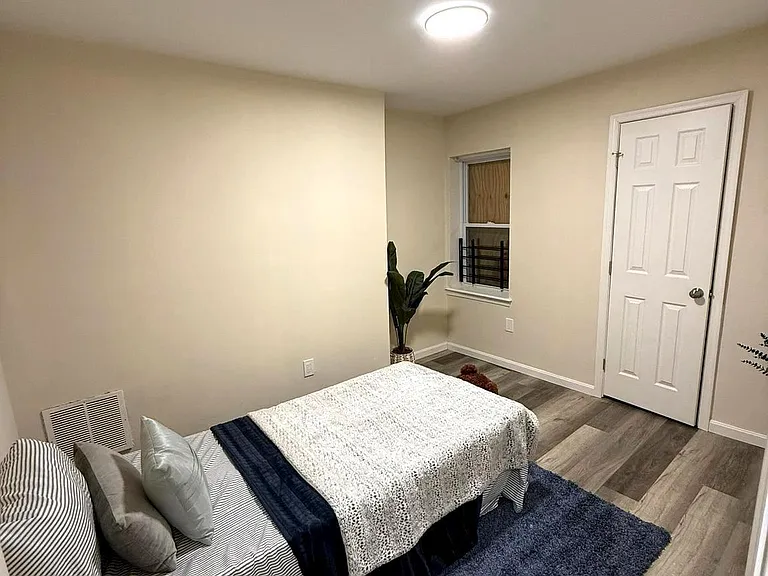 1028 E North Ave — Photo 12