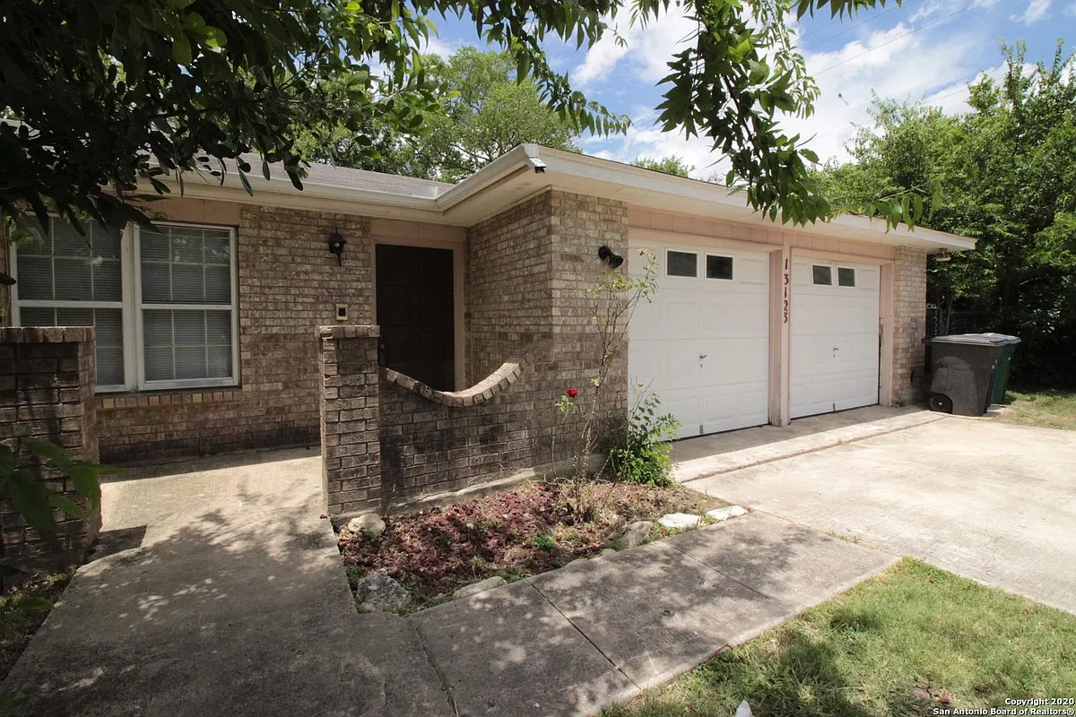 Building Photo - 13123 Larklair St