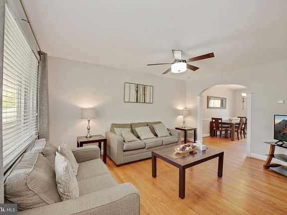 5th image of 843 Crittenden St NE
