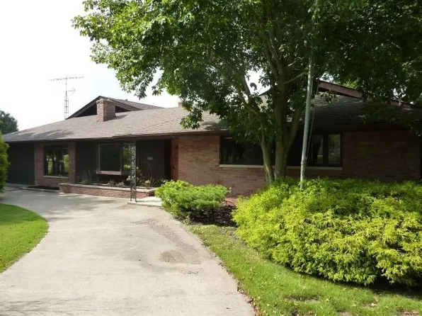 991 Lake Shore Dr E, Hebron, OH 43025