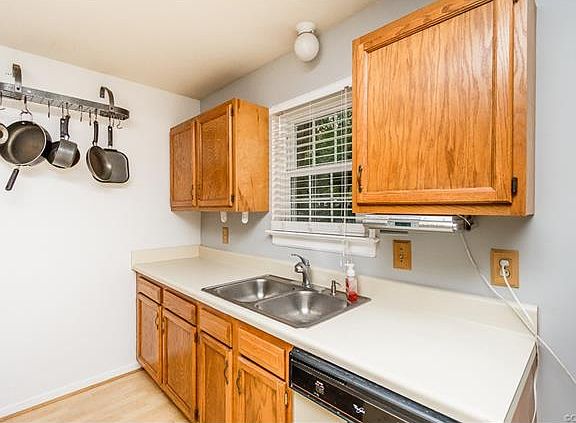 4th image of 2715 Laurelton Pl