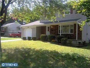 2nd image of 1048 Fernwood Ave