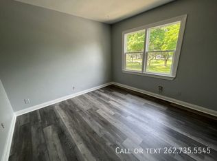 909 College Ave #4, Racine, WI 53403