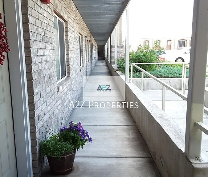 1969 N Canyon Rd — Photo 2
