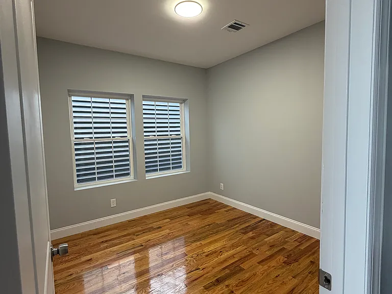 512 S 15th St #3 — Photo 9