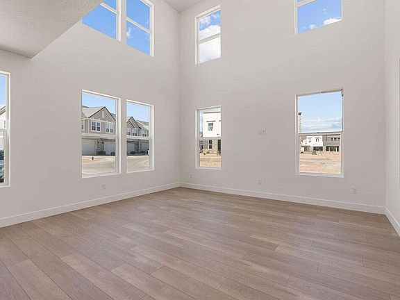 4th image of 523 W Olive