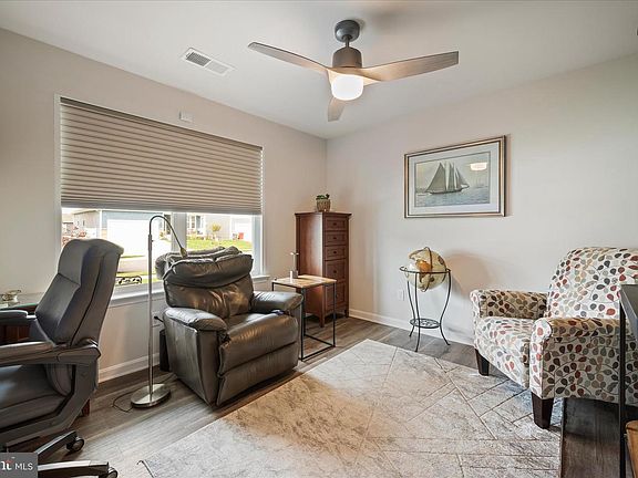 5th image of 109 Grasmere St