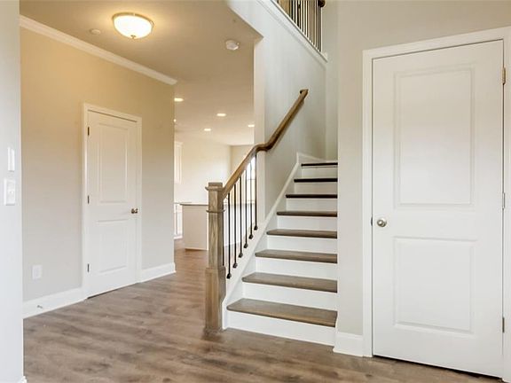 4th image of 307 Hidden Ct