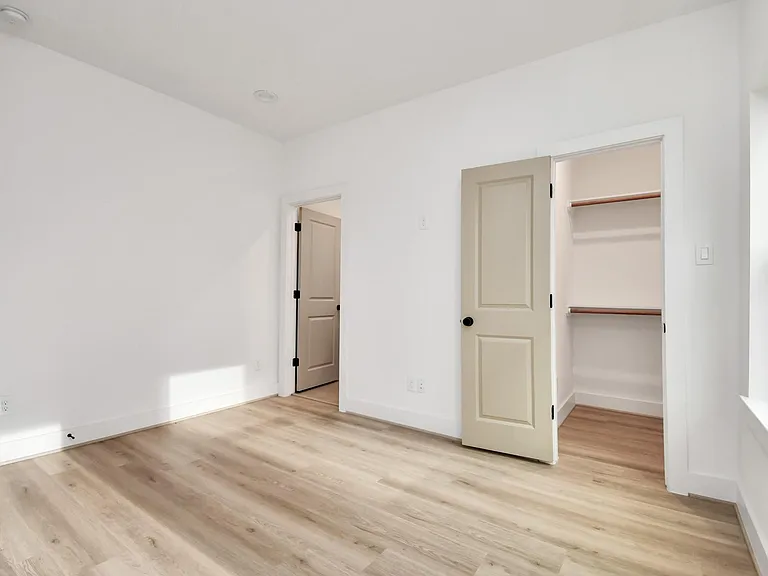 2313 Eagle St — Photo 9
