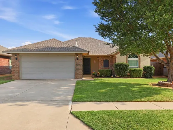 604 Apple Tree Ln, Moore, OK 73160