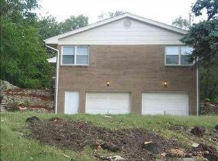 3312 Summit St, Omaha, NE 68112