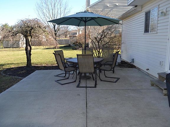 3rd image of 142 Wyckshire Dr