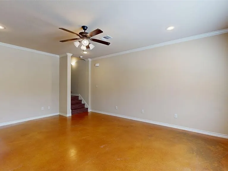 3007 Towers Pkwy — Photo 2