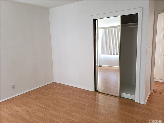 4th image of 7509 Balboa Blvd