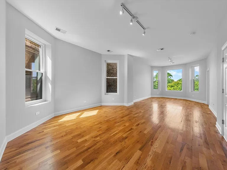 1253 N California Ave #2 — Photo 5