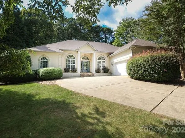 2587 Penngate Dr, Sherrills Ford, NC 28673