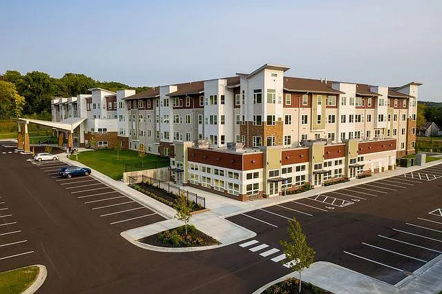 Newport Commons — Photo 1