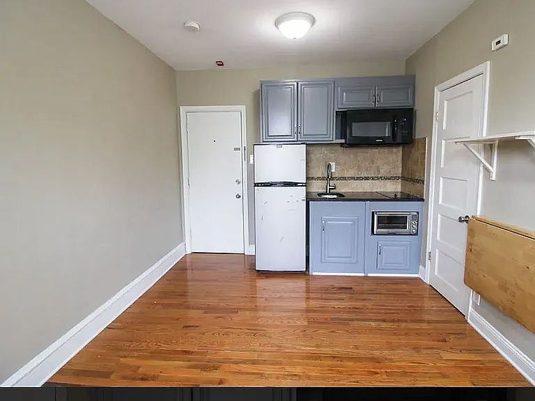 1st image of 920 S Saint Bernard St #11