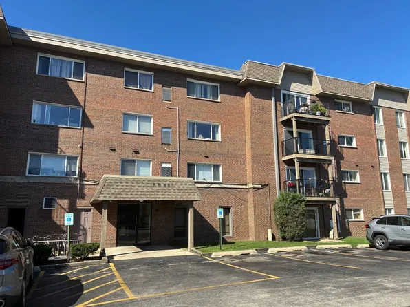 4500 Beau Monde Dr APT 210, Lisle, IL 60532