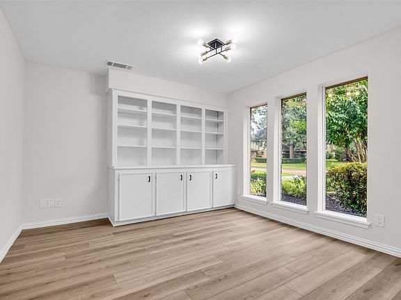 5th image of 8310 Forest Ridge Rd