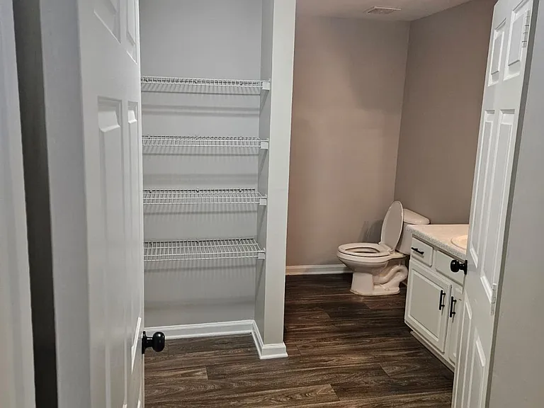 Chelsea Court Apartments — Photo 2