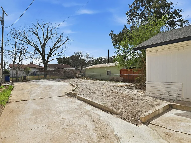 1230 Hammond Ave — Photo 22