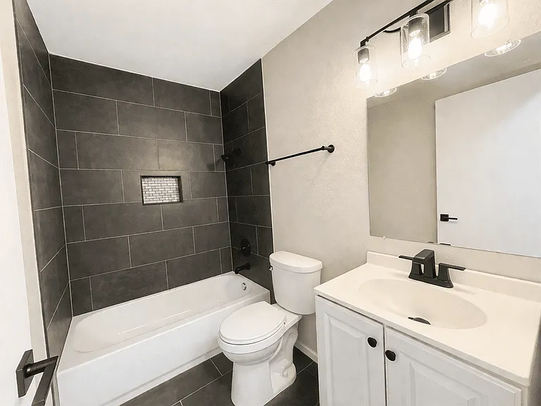 9006 Bowline St — Photo 13