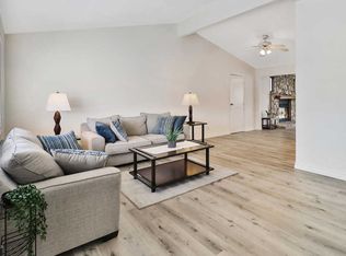 2453 Royal Ave, Simi Valley, CA 93065