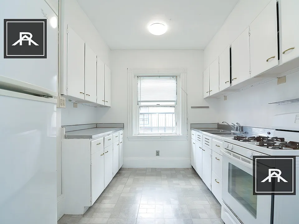 925 Beacon St #3