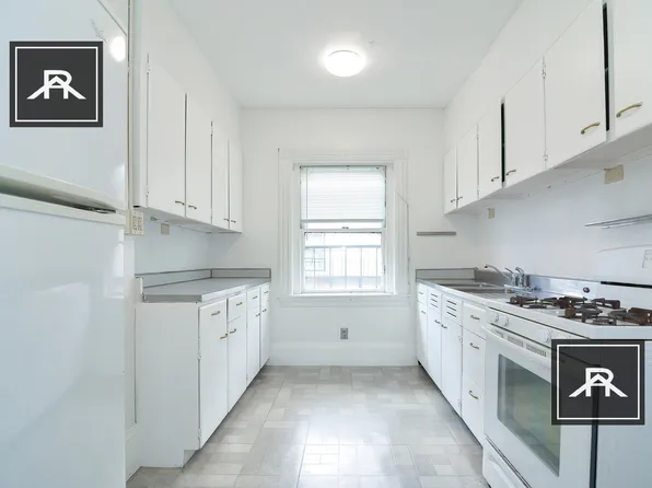 925 Beacon St, Boston, MA