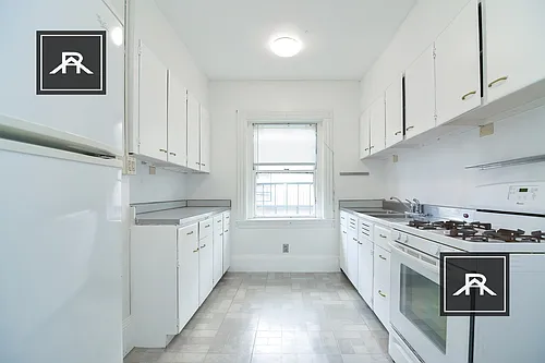 925 Beacon St #3 Photo 1