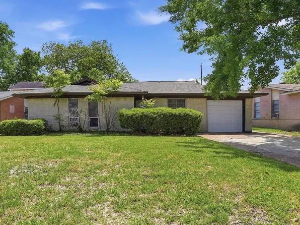 5242 Grace Point Ln, Houston, TX 77048