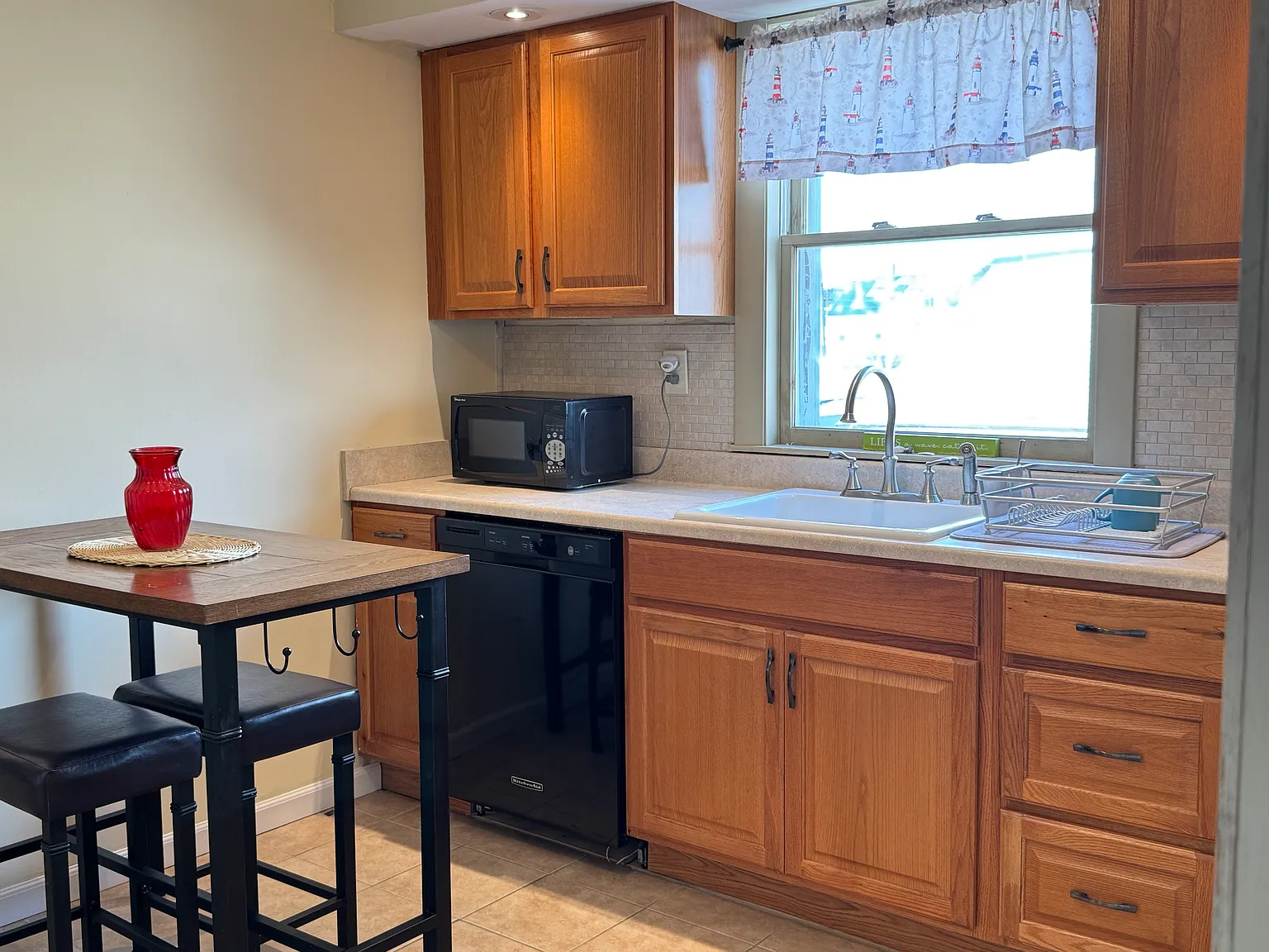 2 bed, 1100 sqft, $3,200 — Photo 3