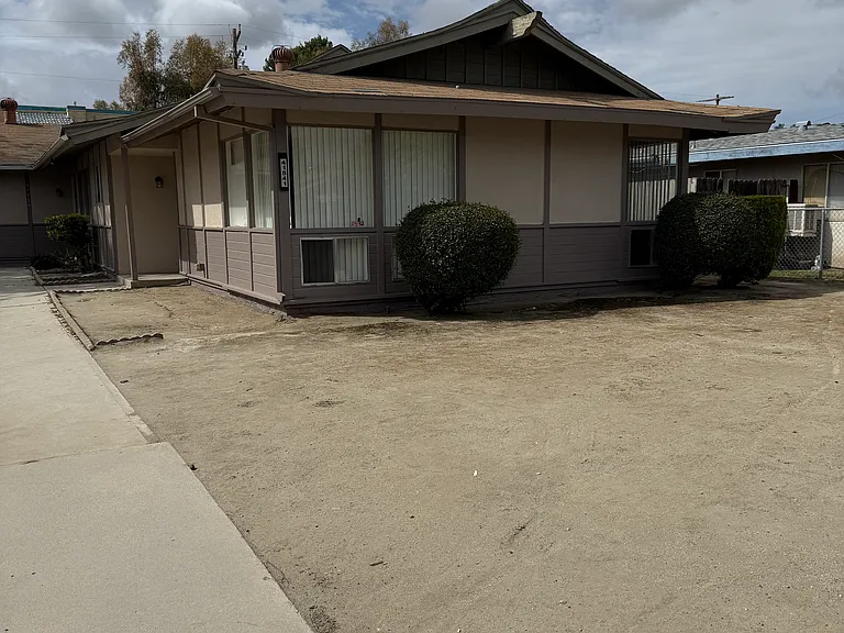 41541 Marine Dr — Photo 35