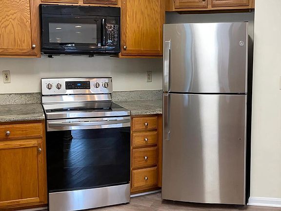 3rd image of 5636 Willoughby Newton Dr Unit 16