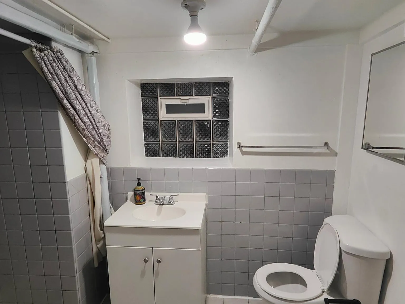 6429 N Maplewood Ave — Photo 4
