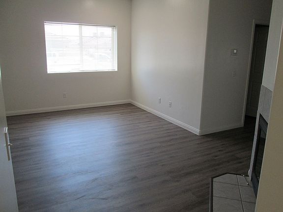 4th image of 542 Yellow Meadow Ct Unit D