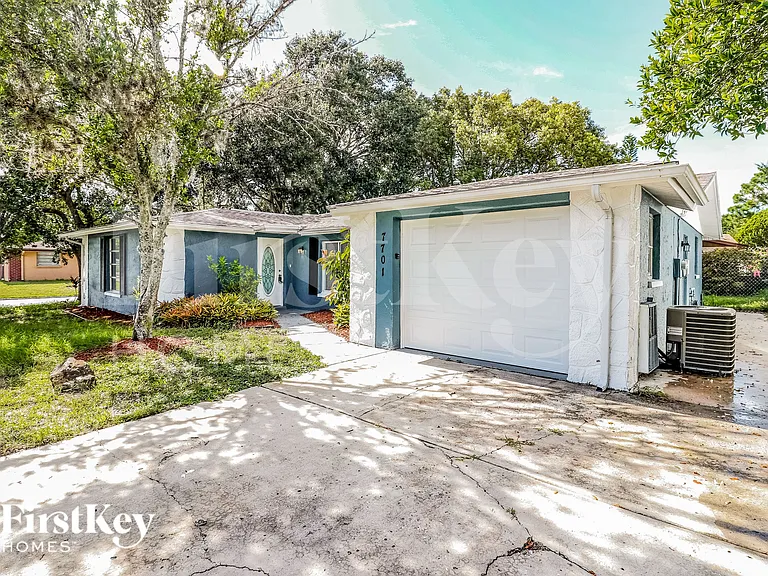 7701 Birchwood Dr — Photo 2