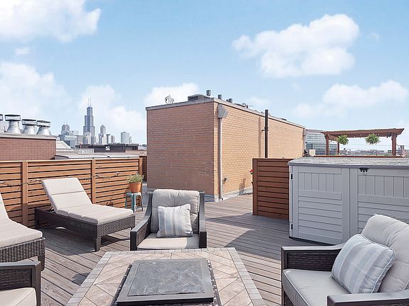 3rd image of 1425 W Grand Ave #3W