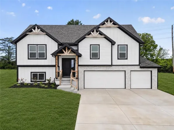 132 SW Nelson Dr, Blue Springs, MO 64014